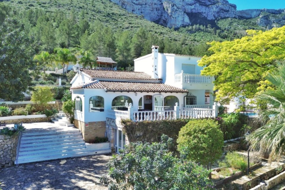 Chalet en venta en Denia 25-10133