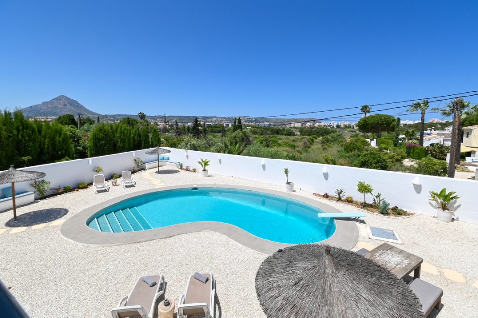 Chalet en venta en Javea 25-10205